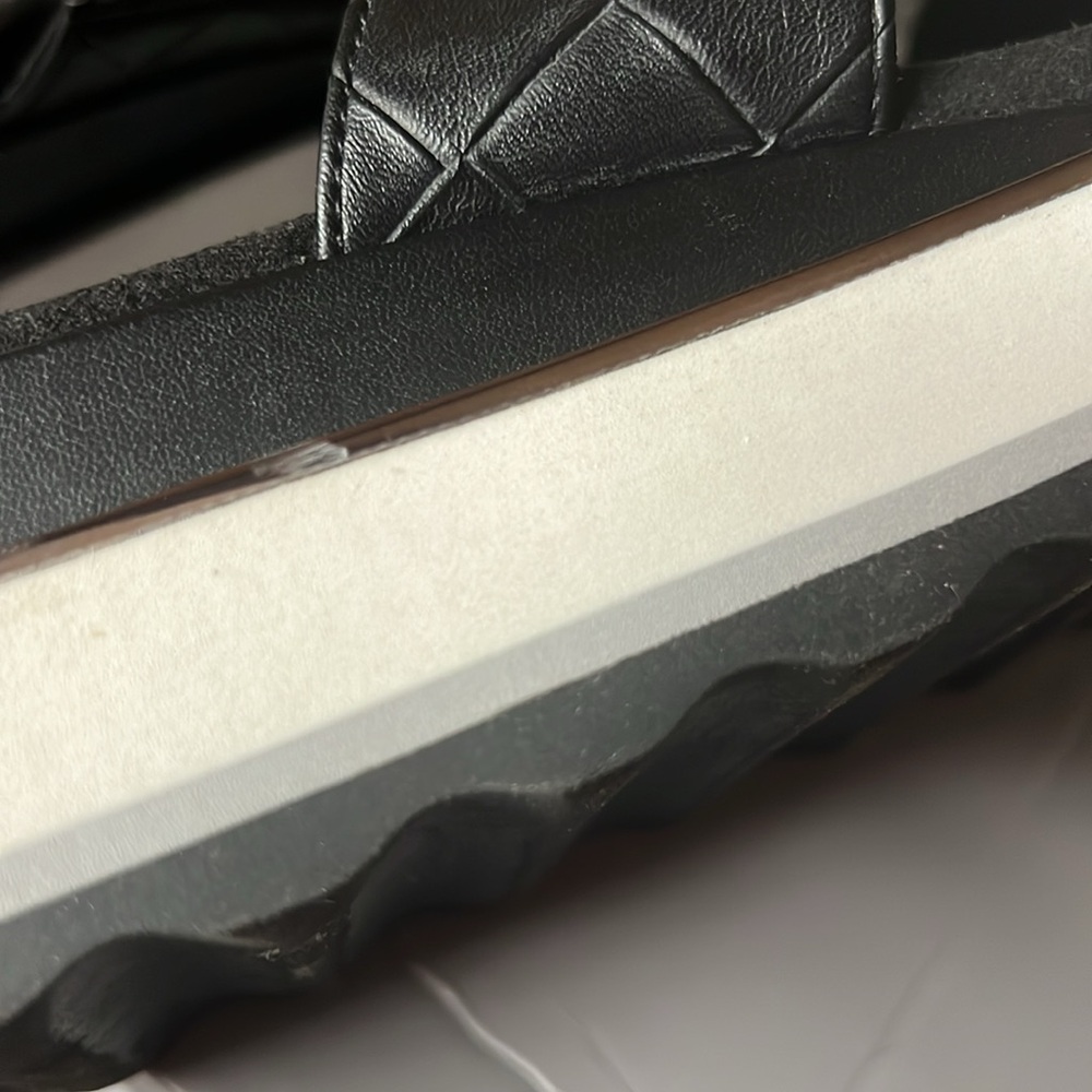 ☀️☀️HOST PICK☀️☀️Vionic Black Sandals with Chunky Sole☀️☀️☀️☀️☀️ - Picture 11 of 13
